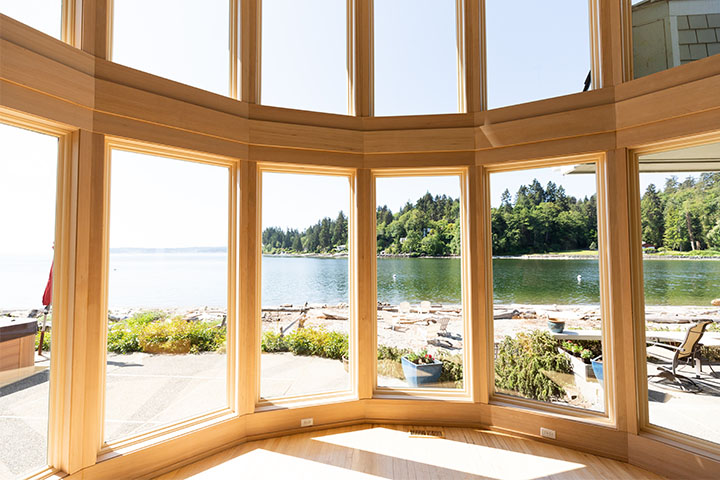 Large picture windows looking out on a lake.